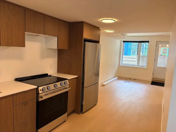 245 Bradford ST #B, Britannia - Lincoln Heights And Area, ON K2B 5Z5