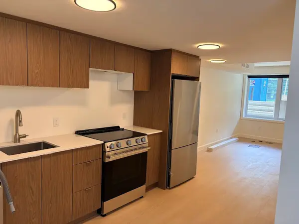 245 Bradford ST #B, Britannia - Lincoln Heights And Area, ON K2B 5Z5