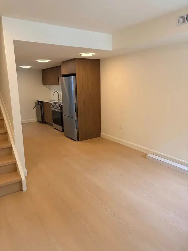 245 Bradford ST #B, Britannia - Lincoln Heights And Area, ON K2B 5Z5