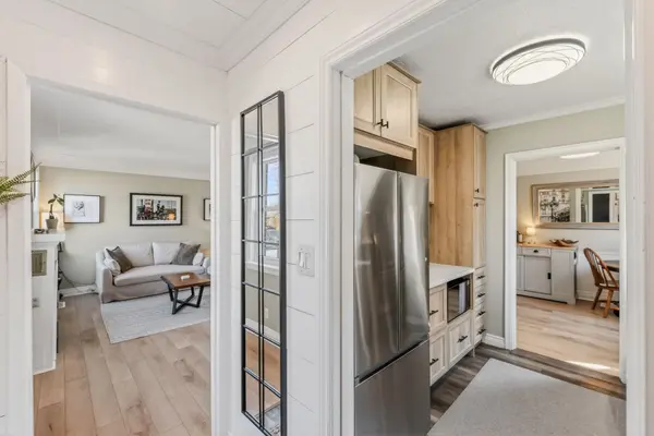 43 Woodbridge RD, Hamilton, ON L8K 3C8