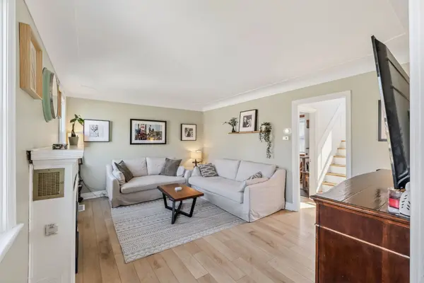 43 Woodbridge RD, Hamilton, ON L8K 3C8