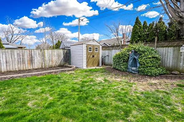 24 Grosvenor ST S, St. Catharines, ON L2M 3E2