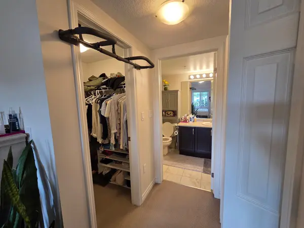 776 Laurelwood DR #604, Waterloo, ON N2V 0A8