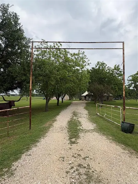 510 Old Sawmill Road, Axtell, TX 76624
