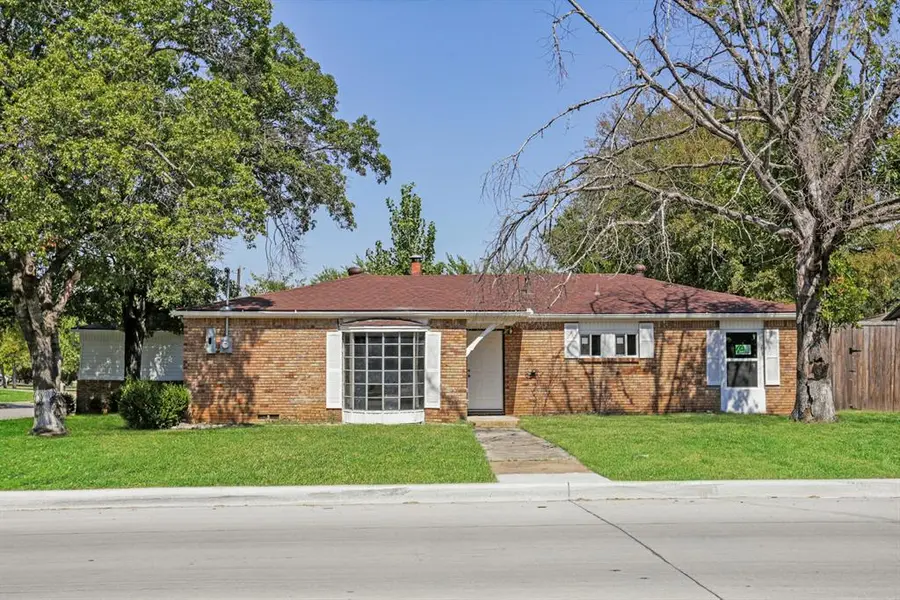 5001 Meadowbrook Drive, Fort Worth, TX 76103