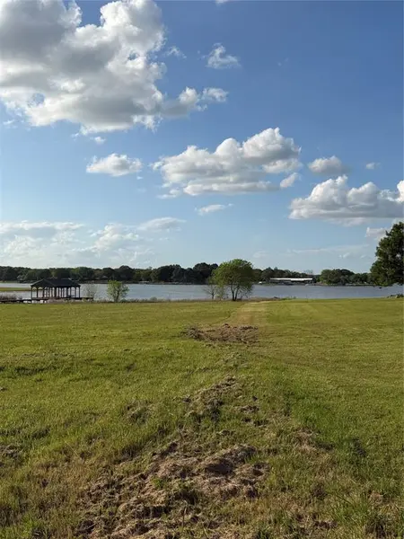 2000 Lakeside Drive, Bonham, TX 75418