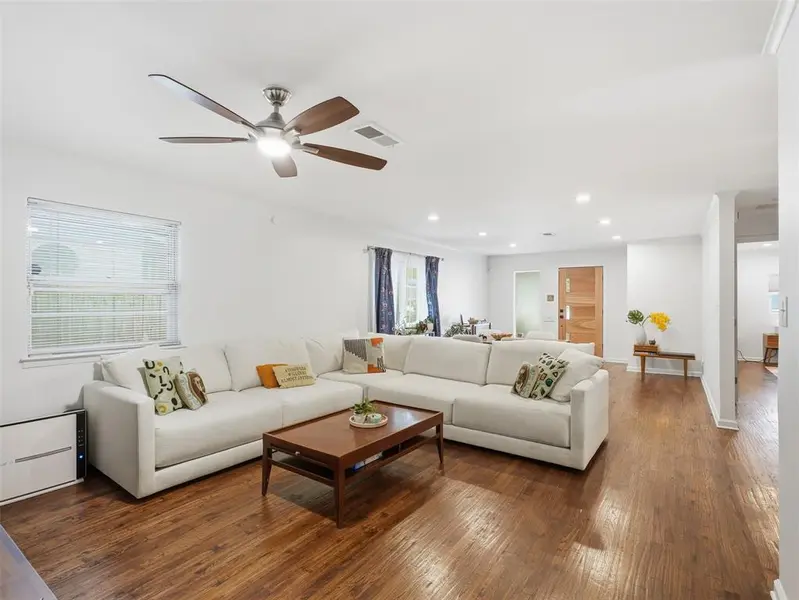 814 Westmount Avenue, Dallas, TX 75211