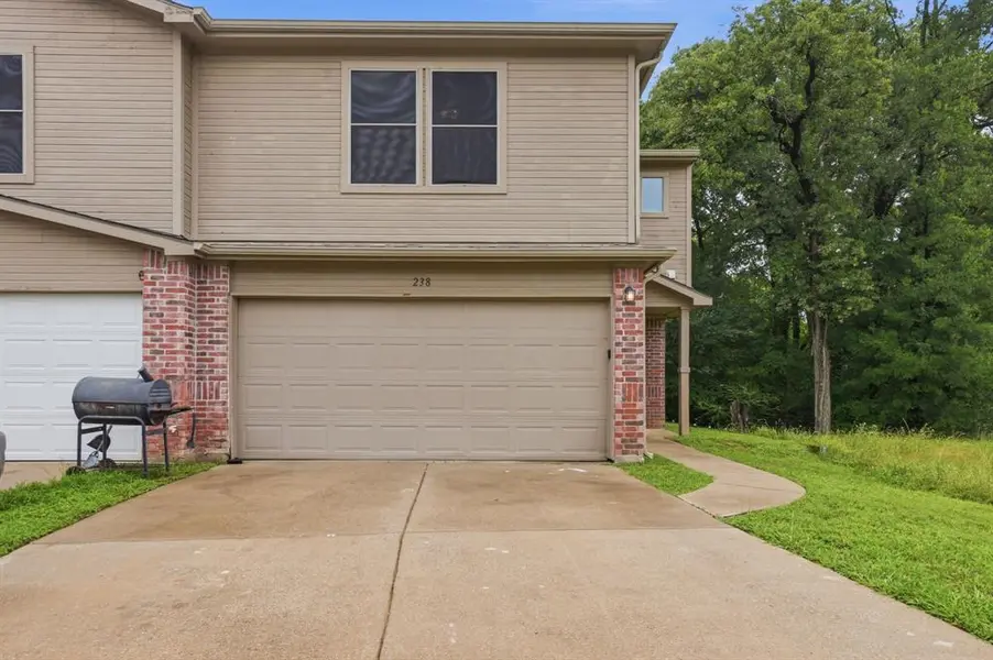 238 Creek Cove Drive, Dallas, TX 75217
