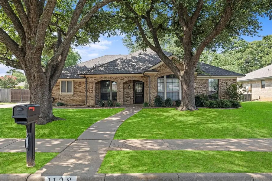 1128 Wingate Drive, Bedford, TX 76021