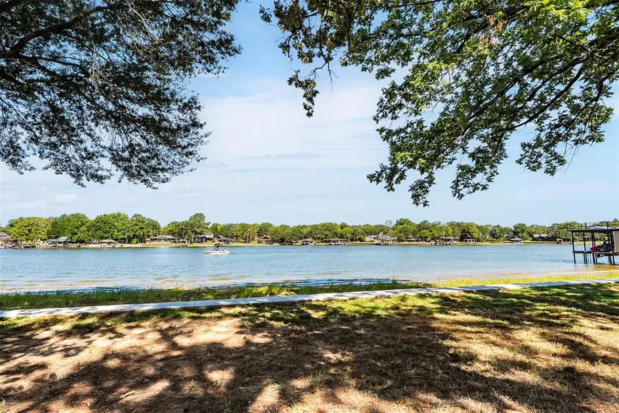 136 Anderson Lane, Mabank, TX 75156