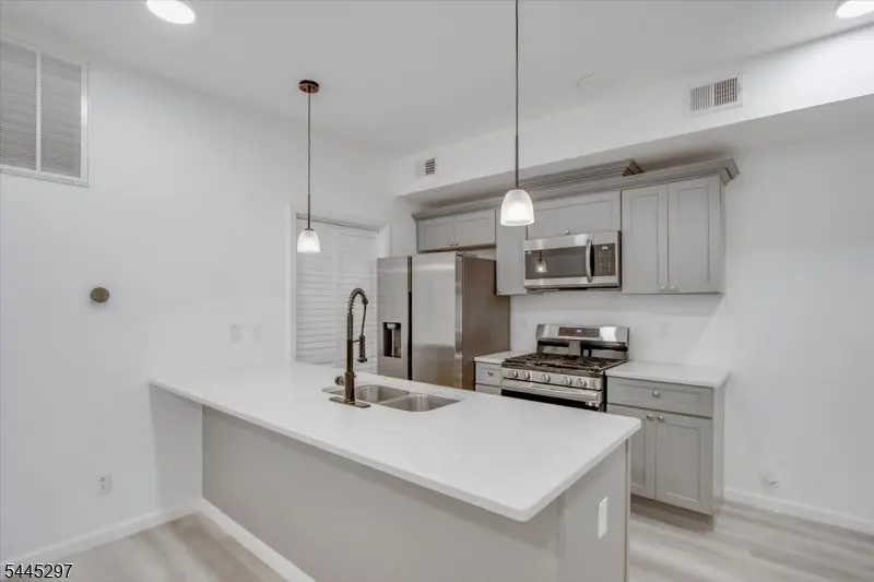 500 S 18th St, Apt 1 #1, Newark City, NJ 07103