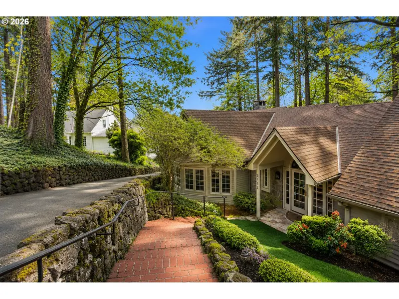 5112 SW HEWETT BLVD, Portland, OR 97221
