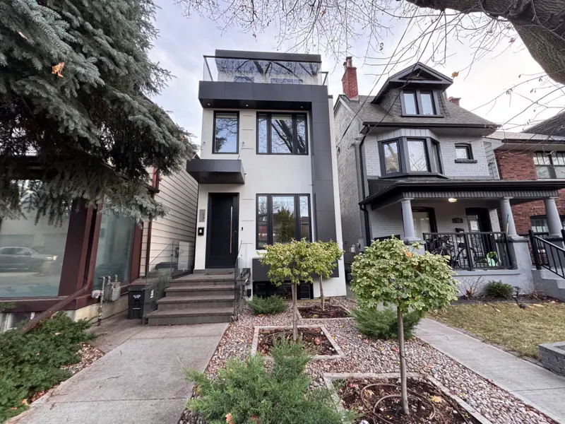 17 Hocken AVE, Toronto C02, ON M6G 2K1