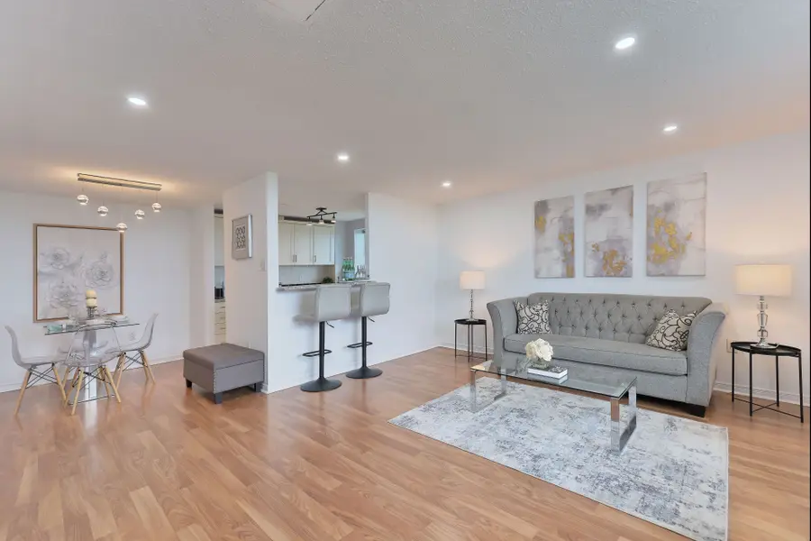 6720 Glen Erin DR #1013, Mississauga, ON L5N 3K8
