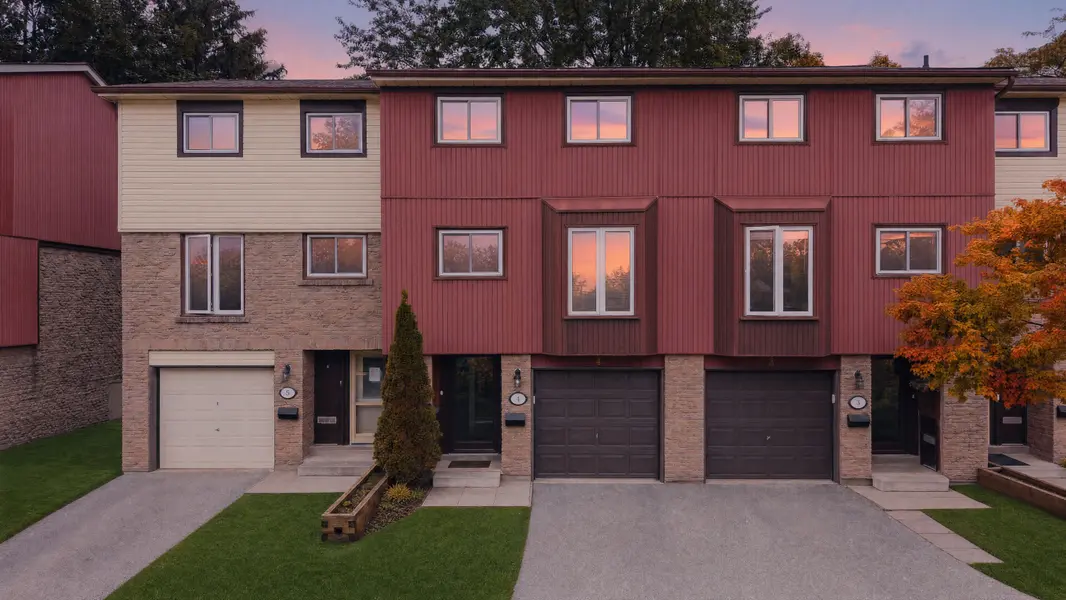 2 Worton AVE #4, Guelph, ON N1H 7C5
