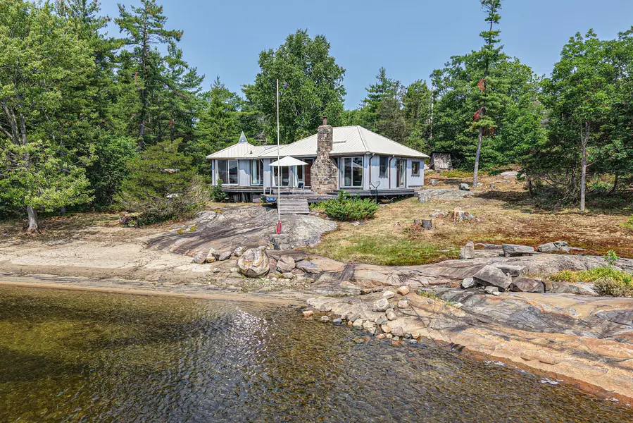 1810 Bone IS, Georgian Bay, ON P0E 1E0