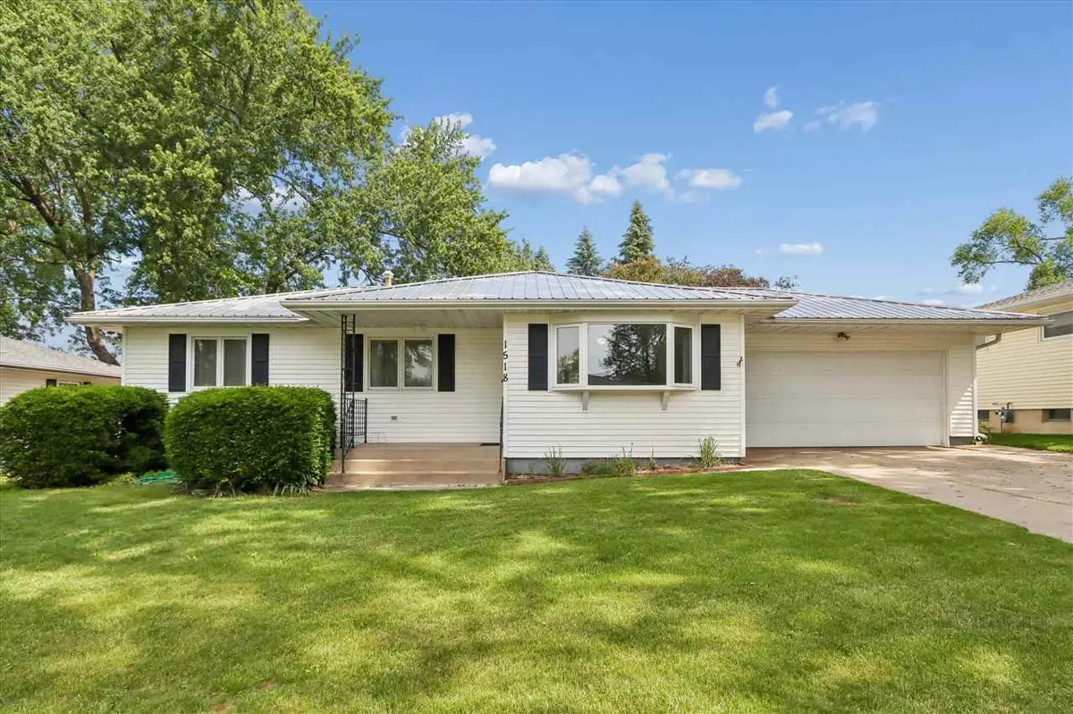 1518 Hollywood Blvd, Iowa City, IA 52240