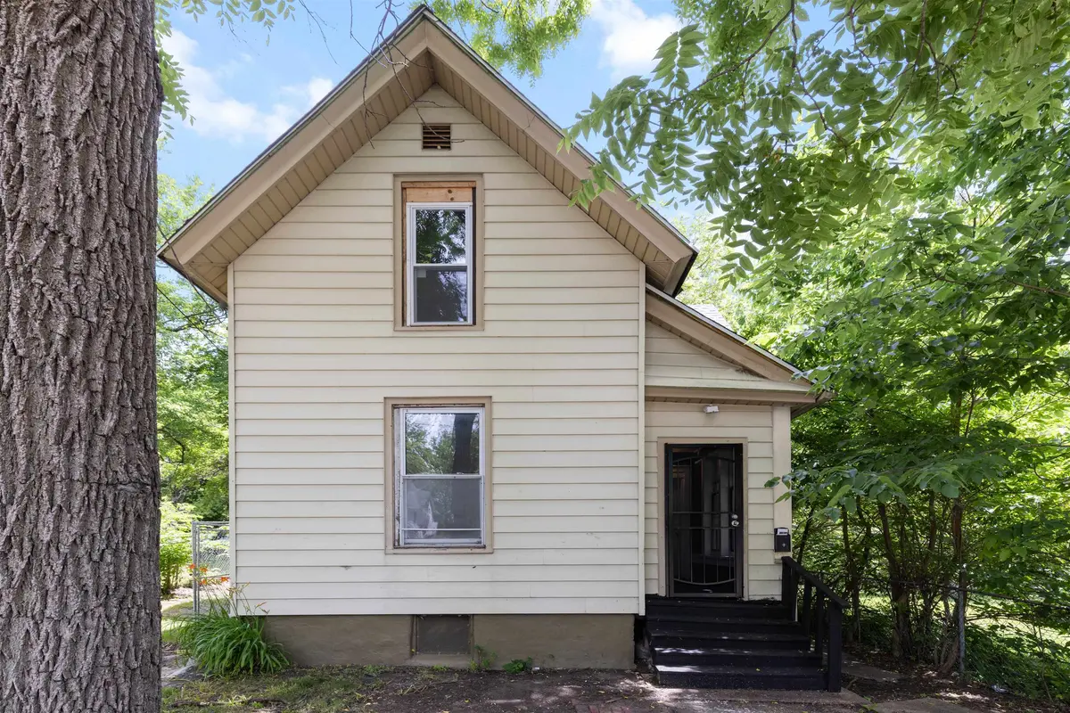 1029 Woodlawn Avenue, Rockford, IL 61103