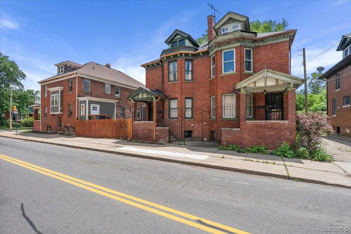 7950 E Lafayette ST, Detroit, MI 48214