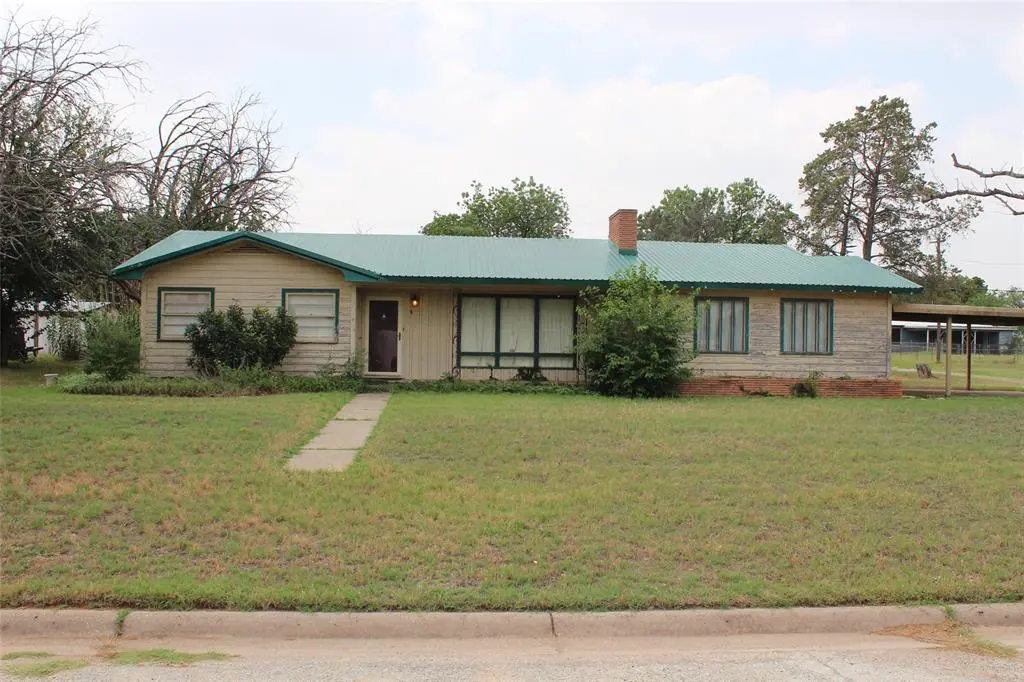 1001 SE 4th Street, Knox City, TX 79529