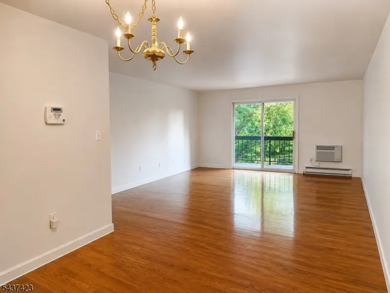 807 Eves Dr 3Q, Hillsborough Twp., NJ 08844