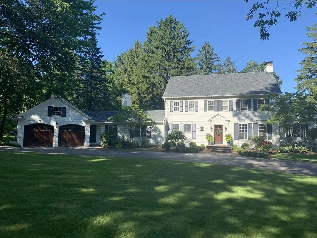 260 Lakeside DR SE, East Grand Rapids, MI 49506