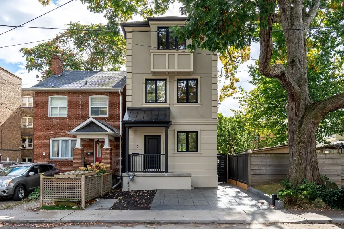 7 Louise AVE, Toronto C03, ON M6C 1E3