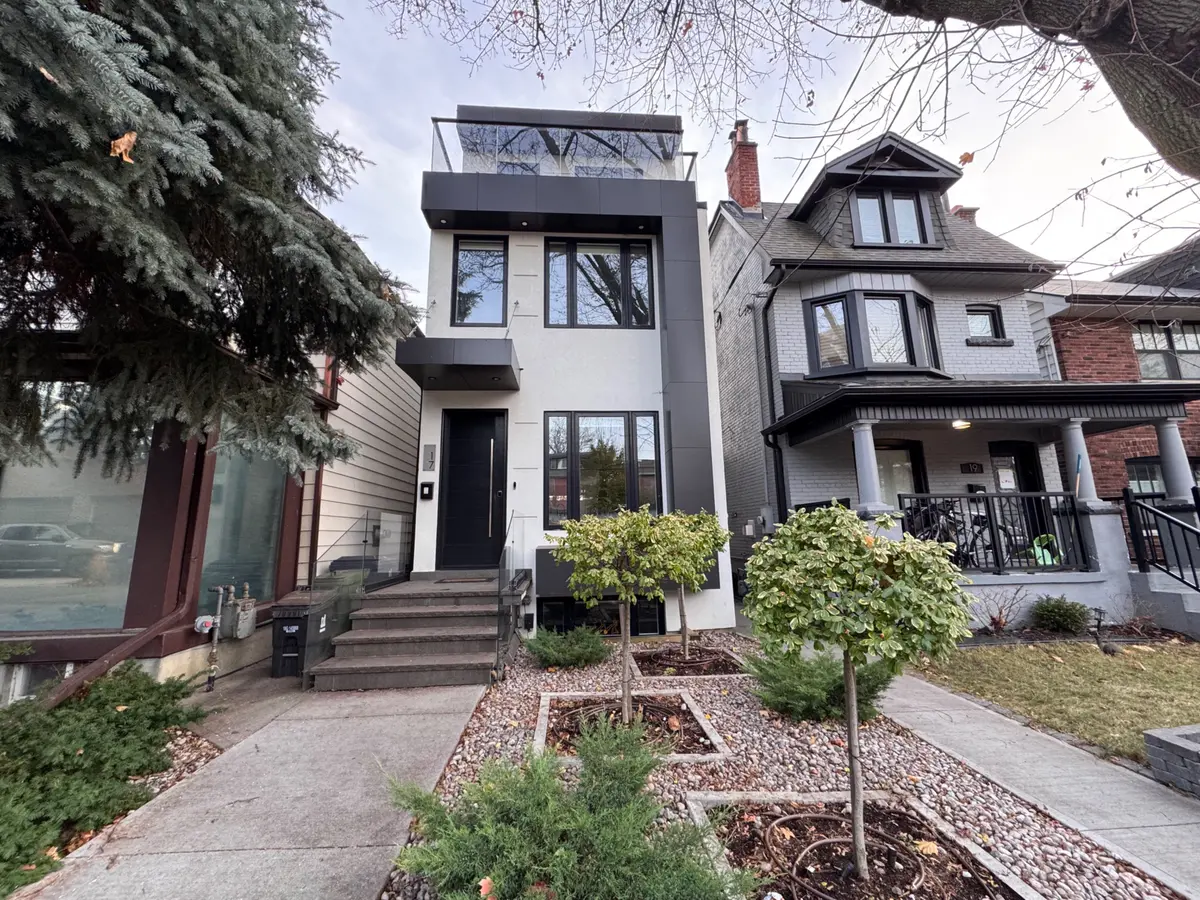 17 Hocken AVE, Toronto C02, ON M6G 2K1