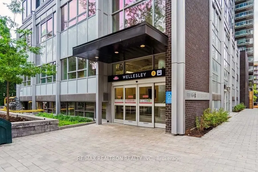 17 Dundonald ST #306, Toronto C08, ON M4Y 1K3