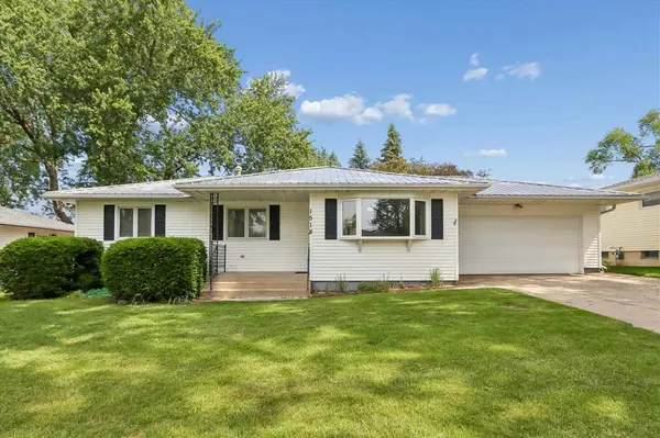 1518 Hollywood Blvd, Iowa City, IA 52240