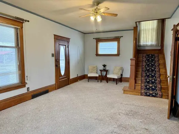 100 E Welsh St, Williamsburg, IA 52361