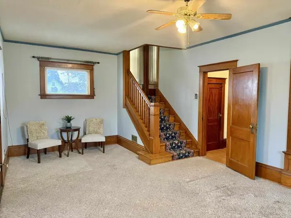 100 E Welsh St, Williamsburg, IA 52361