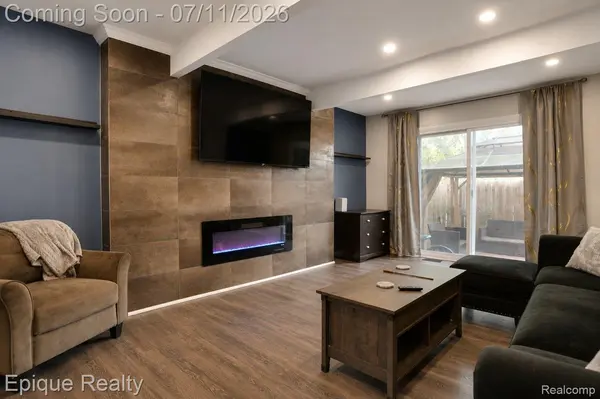 37525 Charter Oaks BLVD, Clinton Charter Township, MI 48036