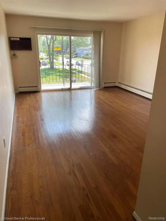 4200 Rochester RD #106, Royal Oak, MI 48073