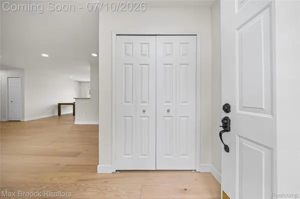 2000 Matthew ST, Commerce Charter Township, MI 48390