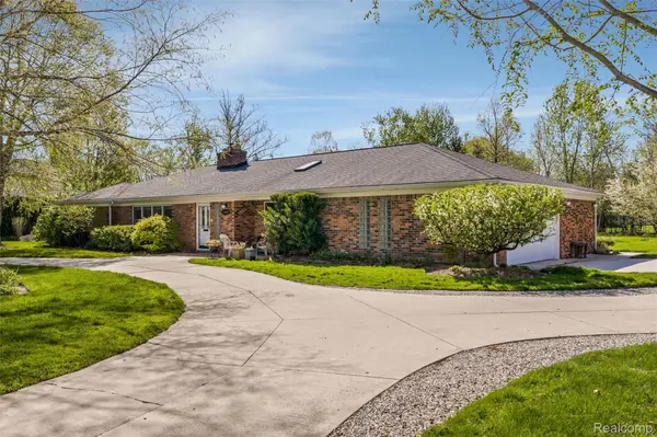 12959 Talbot LN, Huntington Woods, MI 48070