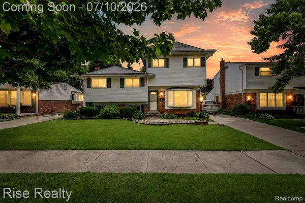 1329 W Elmwood AVE, Clawson, MI 48017