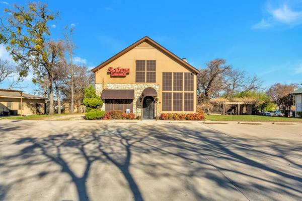 6712 Azle Avenue, Lake Worth, TX 76135