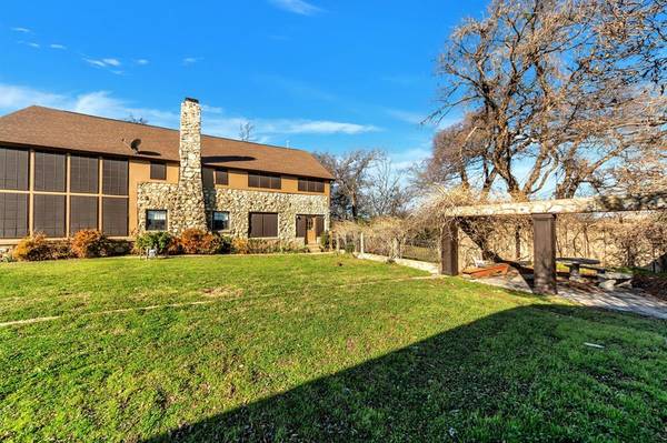 6712 Azle Avenue, Lake Worth, TX 76135