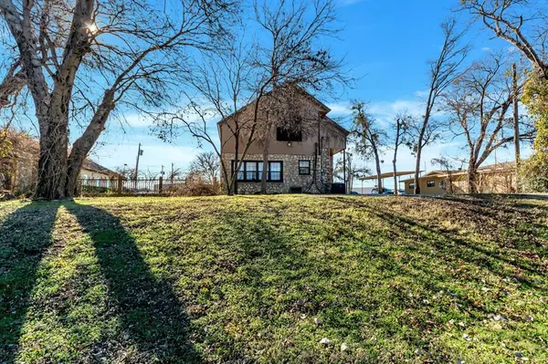 6712 Azle Avenue, Lake Worth, TX 76135