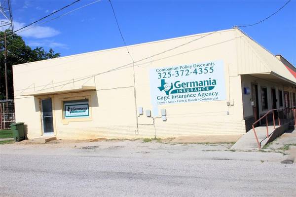 101 E Wallace Street, San Saba, TX 76877