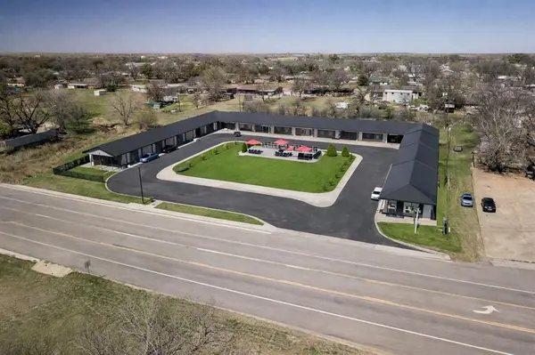 904 W California Street, Seymour, TX 76380