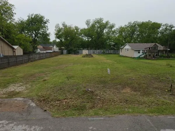 406 Maple Street, Aubrey, TX 76227