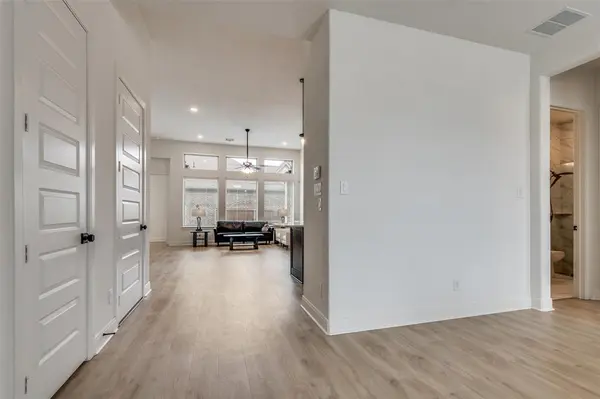4800 Prairie Crest Lane, Arlington, TX 76005