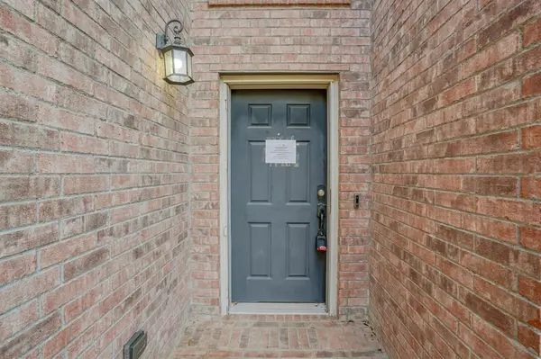 1107 Eastbrook Drive, Glenn Heights, TX 75154