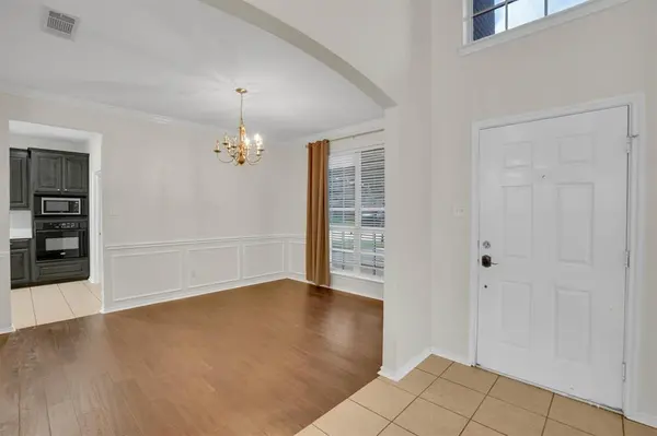 1107 Eastbrook Drive, Glenn Heights, TX 75154