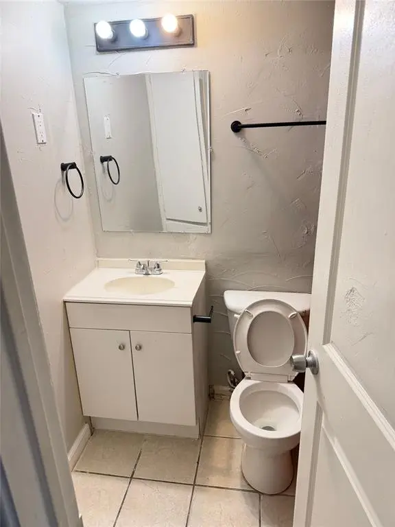 1505 W Lovers Lane #4, Arlington, TX 76013