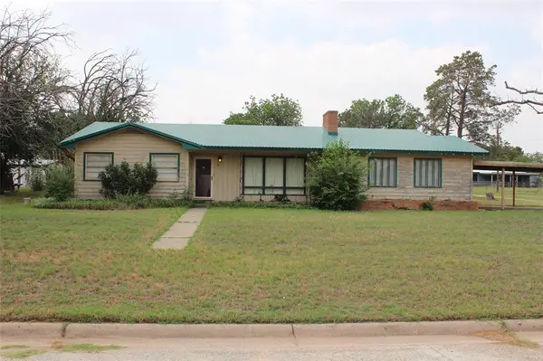 1001 SE 4th Street, Knox City, TX 79529
