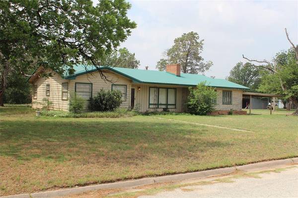 1001 SE 4th Street, Knox City, TX 79529
