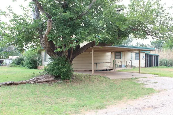 1001 SE 4th Street, Knox City, TX 79529